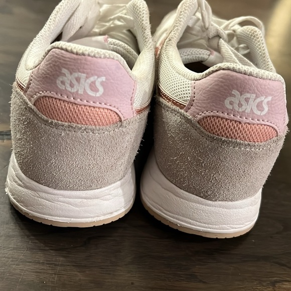 ASICS running shoes. Size 7 1/2 - Picture 3 of 5